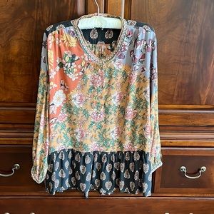 Colorful Tunic top with 3/4 length sleeves